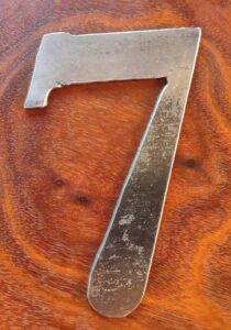4.5-inch-high number 7 in steel metal